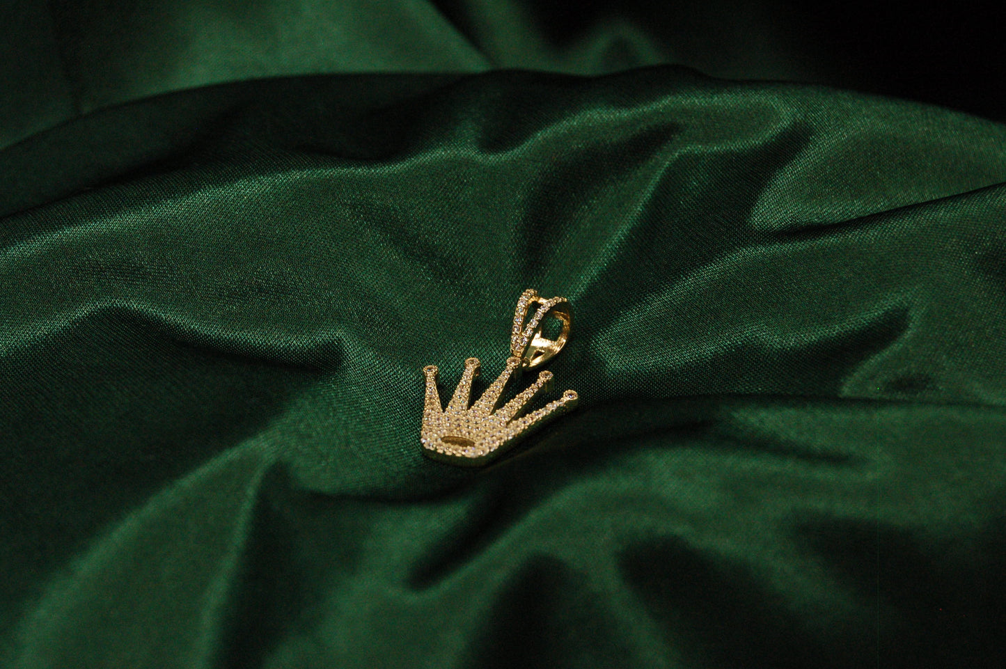 GOUDEN ICED KROON HANGER