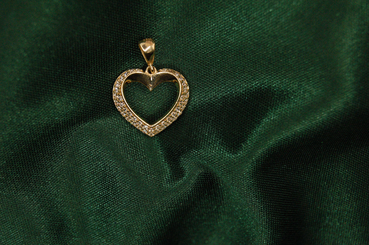 Gold heart small pendant