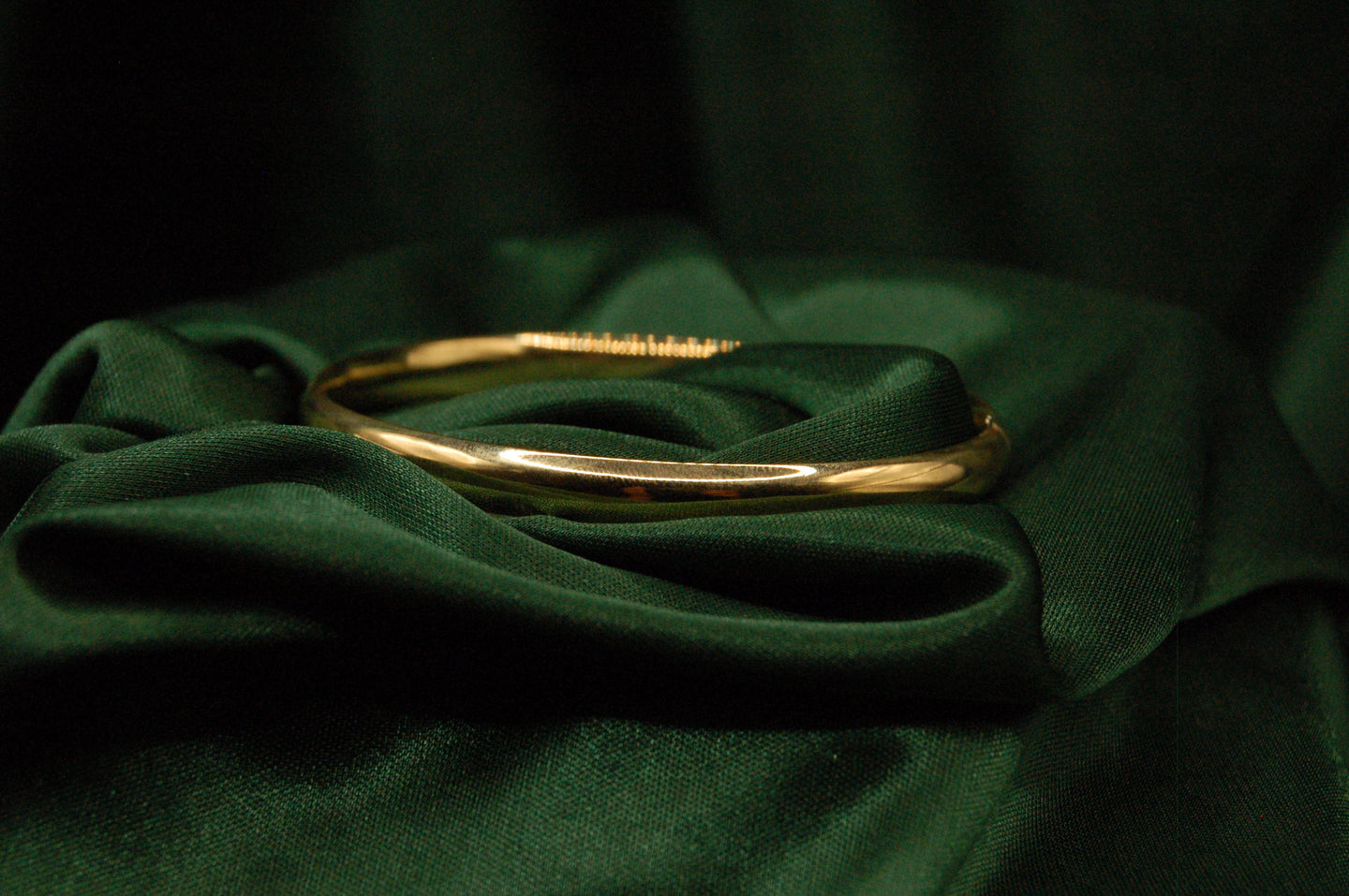 GOUDEN PLANE BANGLE ARMBAND