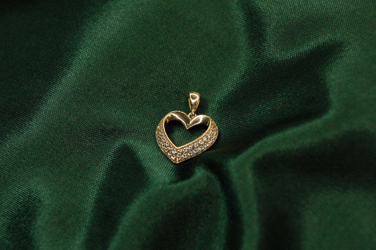 Gold heart small pendant