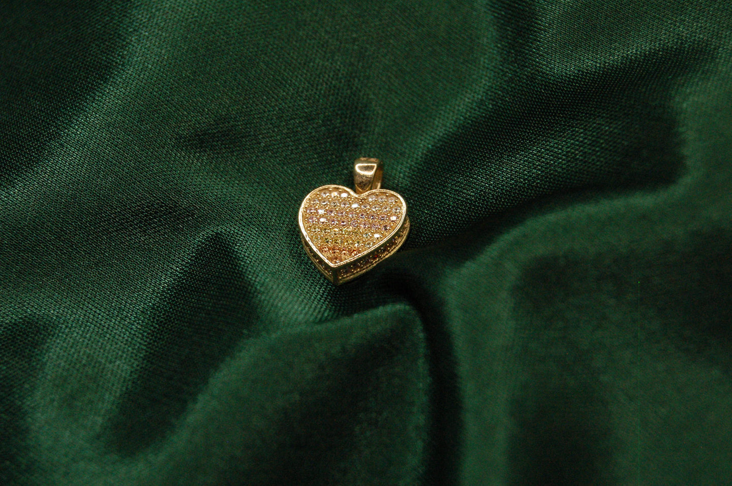 Gold heart small pendant