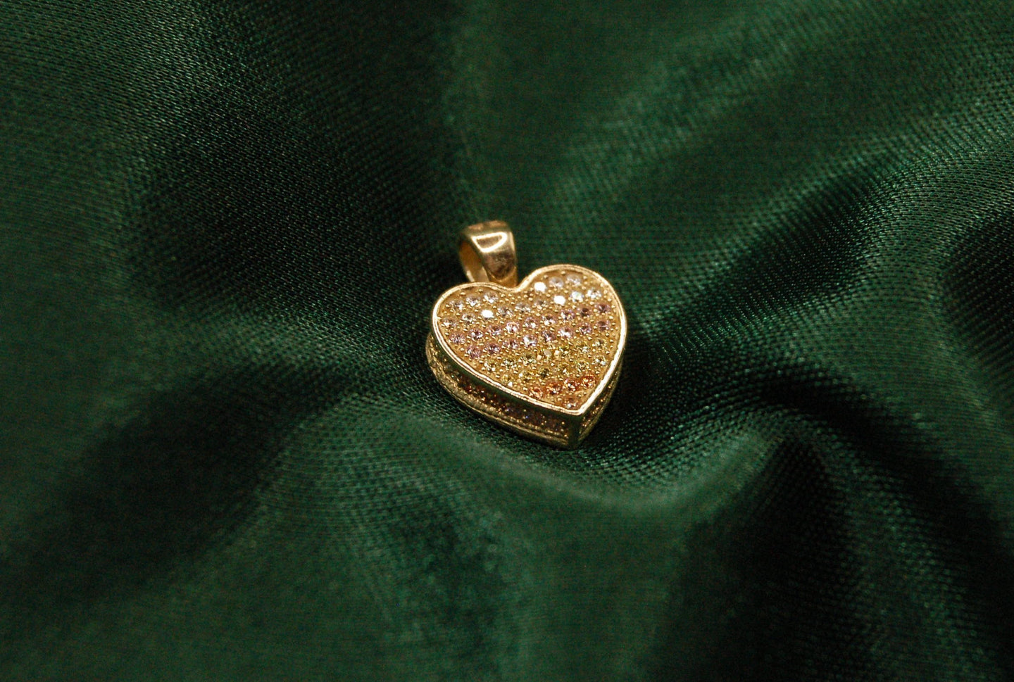 Gold heart small pendant